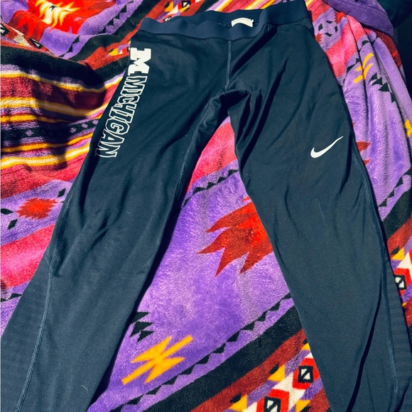 Nike Pants - 💙💛Nike MICHIGAN Navy Dri-FIT Leggings